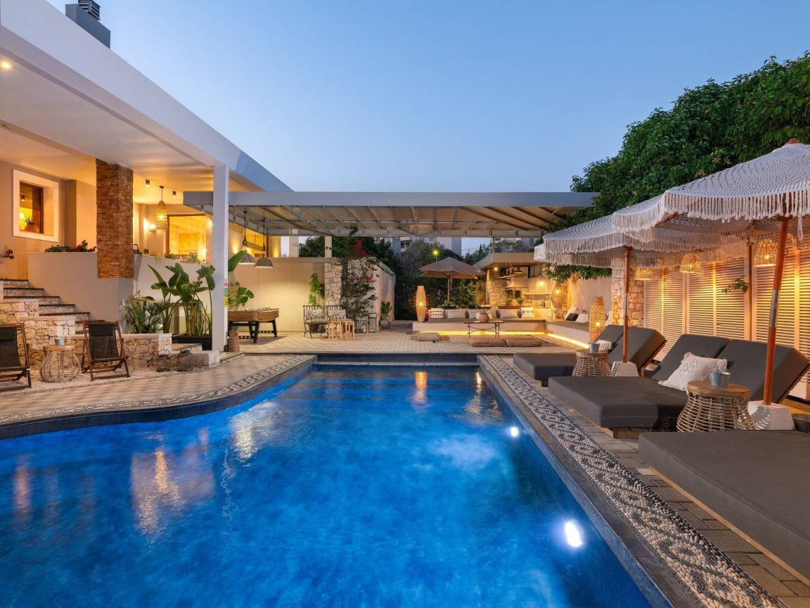 400 M² Casa ∙ 5 Quartos ∙ 14 Hóspedes - Rodes