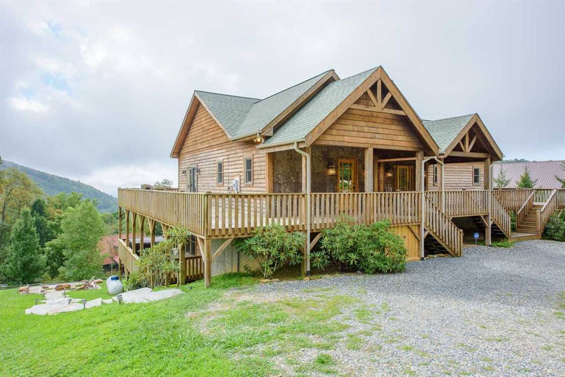 372 M² Cabin ∙ 4 Bedrooms ∙ 14 Guests - Boone, NC
