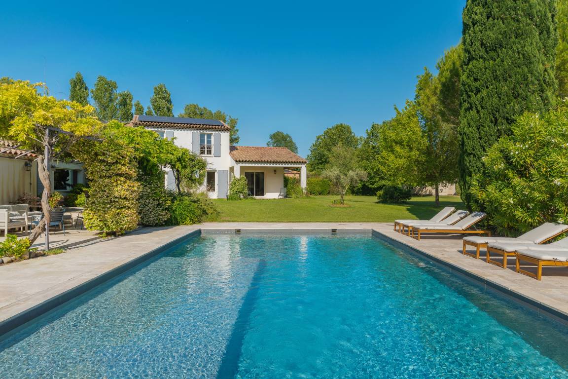 280 M² Villa ∙ 6 Chambres ∙ 13 Personnes - La Fare-les-Oliviers