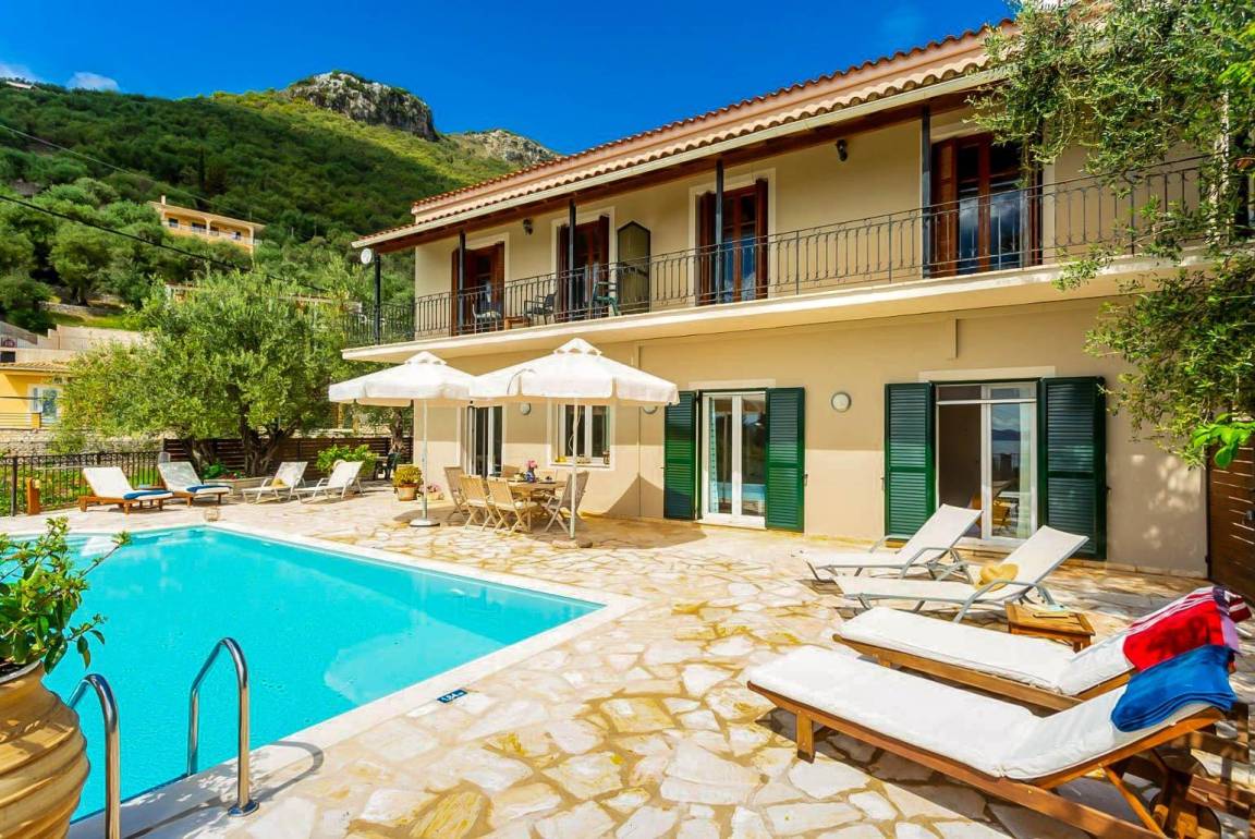 240 M² Villa ∙ 5 Bedrooms ∙ 10 Guests - Ksamil