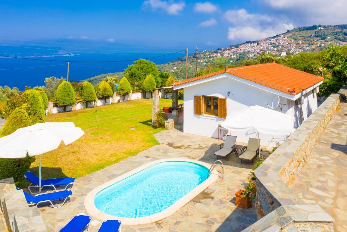 160 M² Villa ∙ 4 Bedrooms ∙ 8 Guests - Skiathos