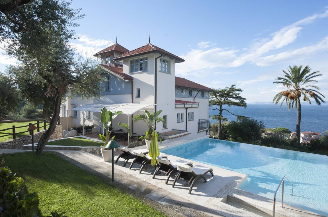 910 M² Vivenda ∙ 9 Quartos ∙ 18 Hóspedes - Sorrento
