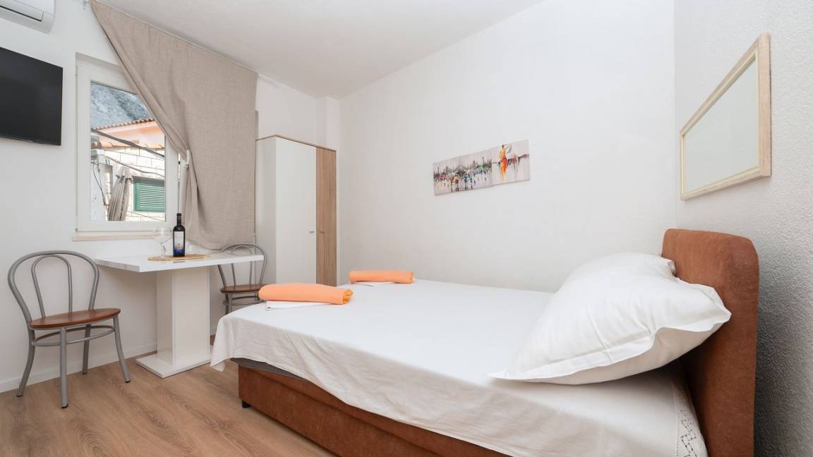 18 M² Hotel ∙ 1 Slaapkamer ∙ 2 Gasten - Makarska