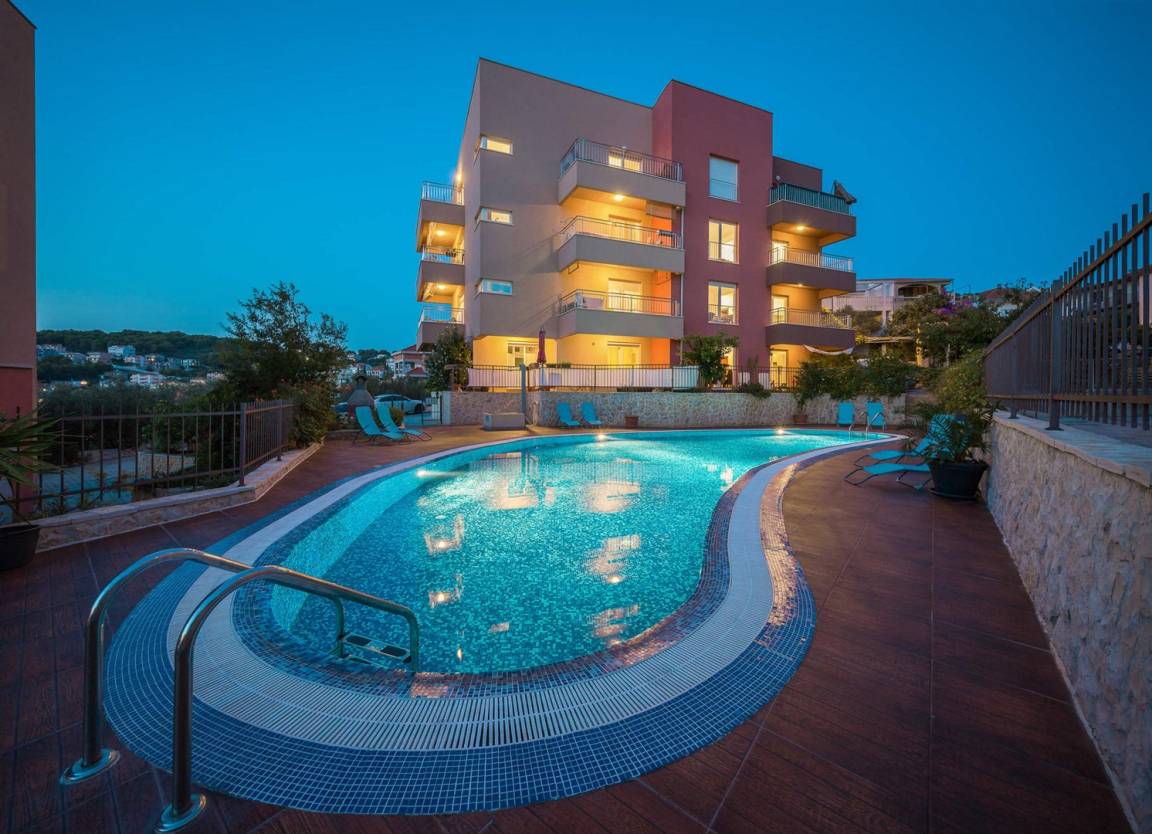 63 M² Apartamento ∙ 2 Habitaciones ∙ 6 Huéspedes - Trogir