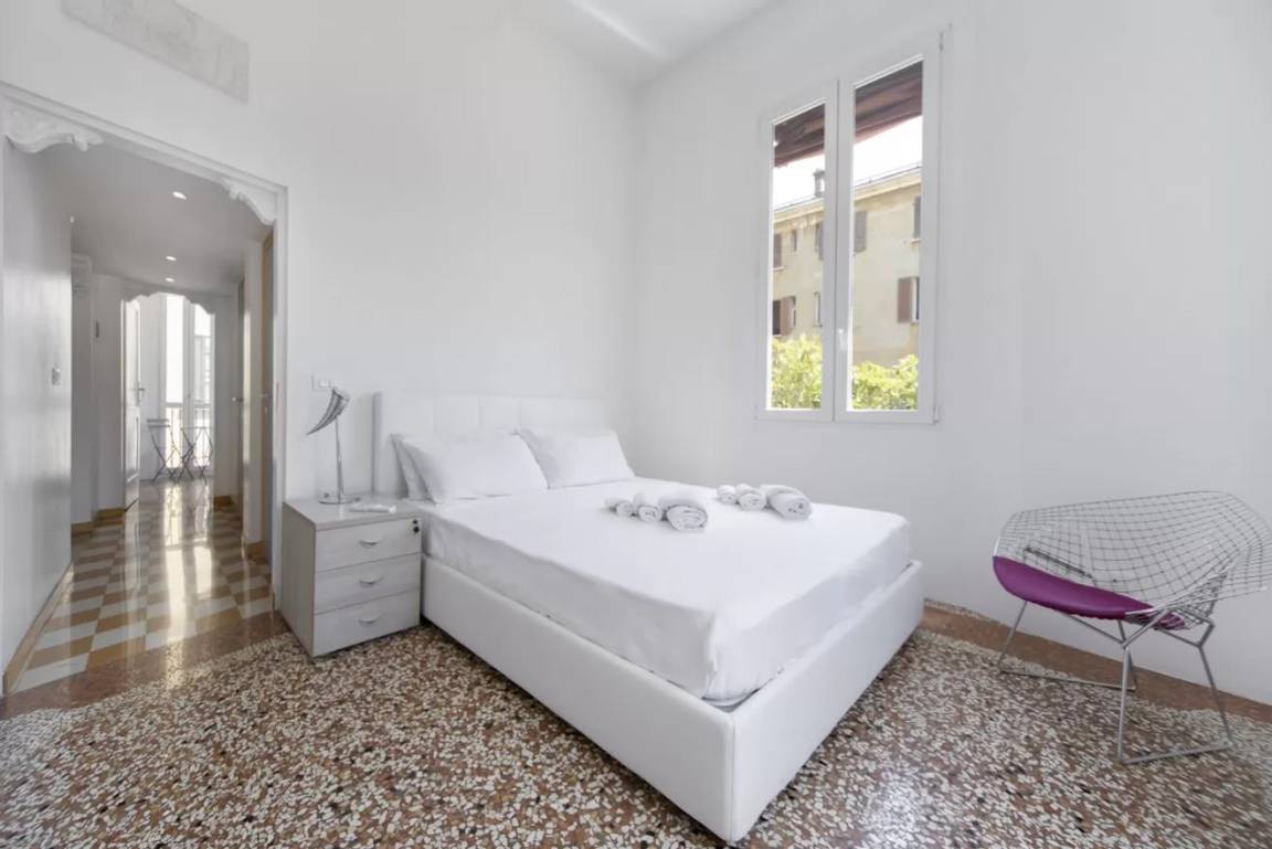 160 M² Apartment ∙ 3 Bedrooms ∙ 5 Guests - Bologna