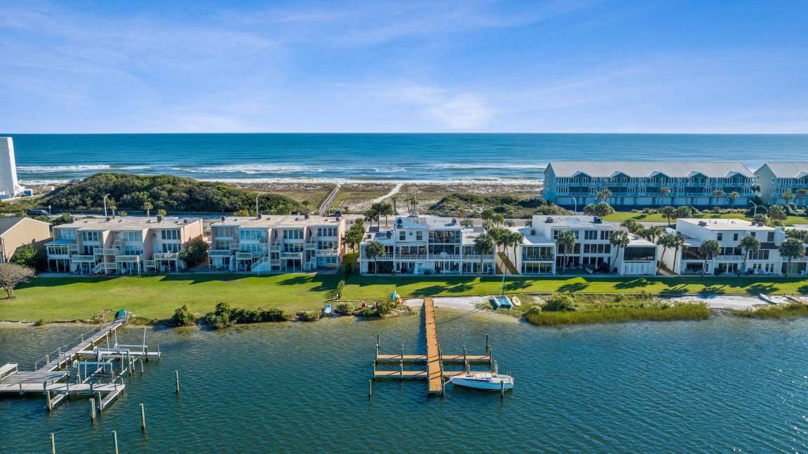 196 M² Condo ∙ 3 Bedrooms ∙ 6 Guests - Pensacola Beach, FL