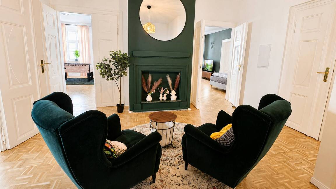 125 M² Apartment ∙ 4 Bedrooms ∙ 12 Guests - Weida