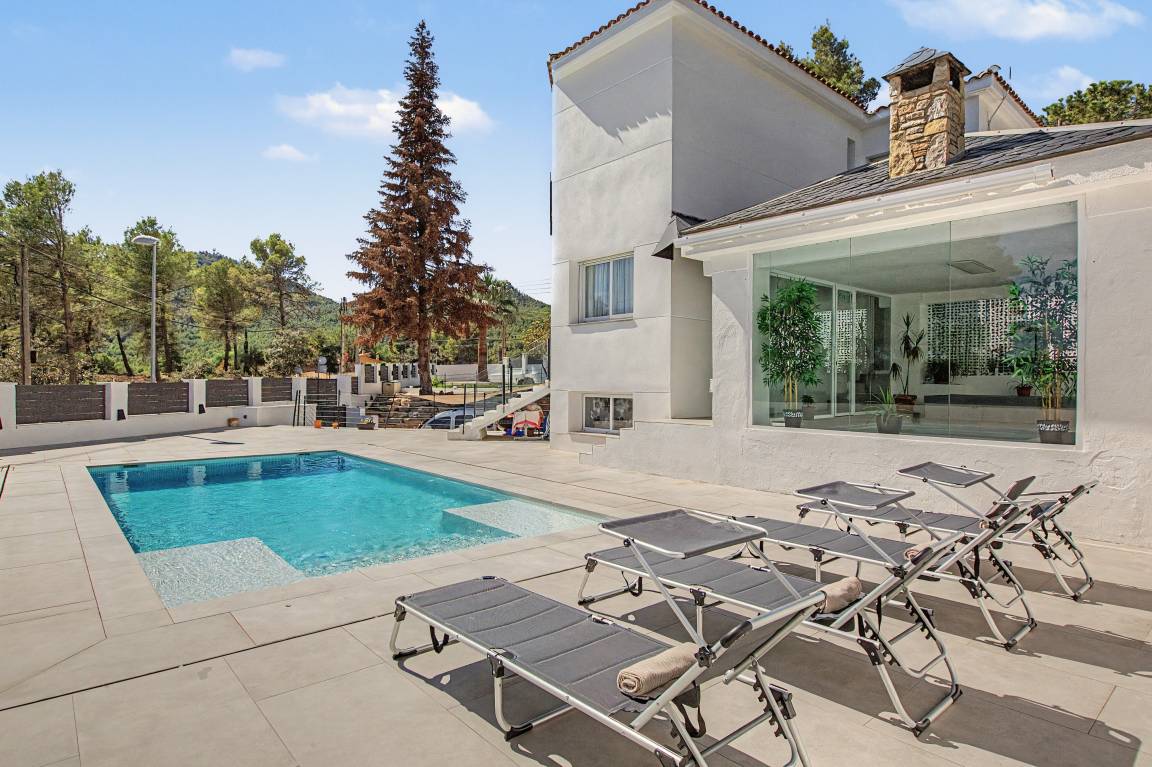 200 M² Chalet ∙ 4 Habitaciones ∙ 8 Huéspedes - Rubí
