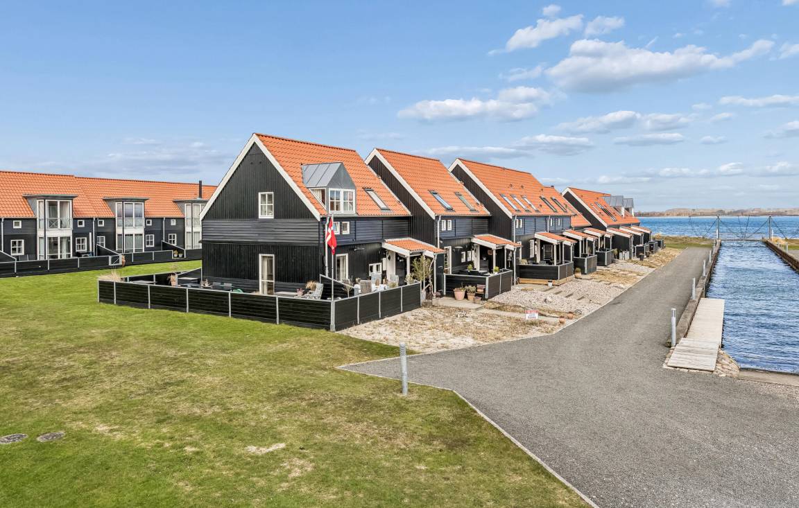 109 M² Huis ∙ 2 Slaapkamers ∙ 4 Gasten - Juelsminde
