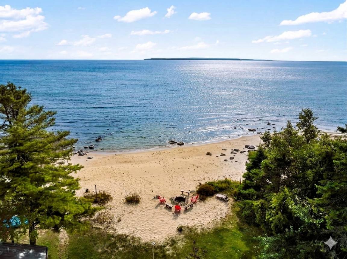 153 M² House ∙ 2 Bedrooms ∙ 8 Guests - Mackinac Island, MI