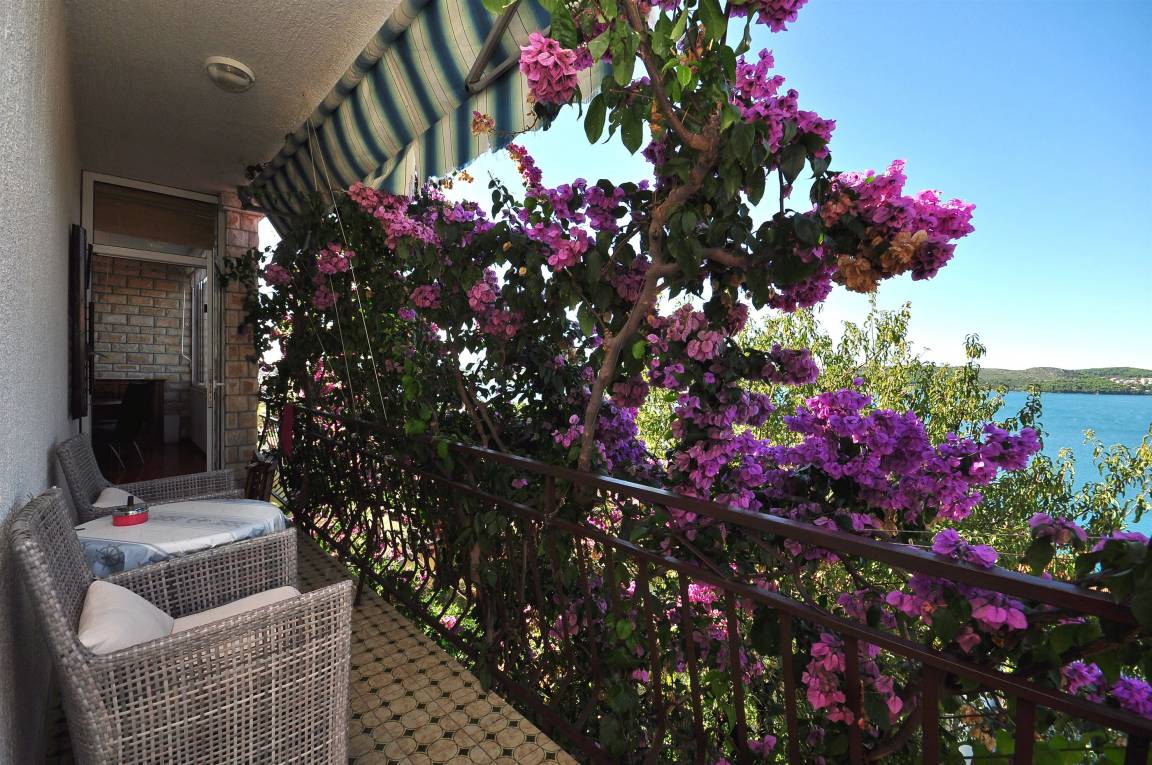 90 M² Ferienwohnung ∙ 2 Schlafzimmer ∙ 6 Gäste - Trogir