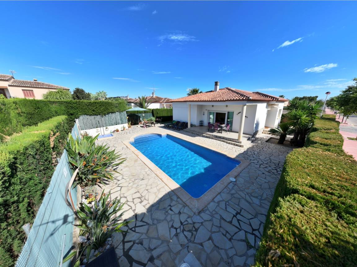 120 M² Villa ∙ 3 Chambres ∙ 6 Personnes - Orba