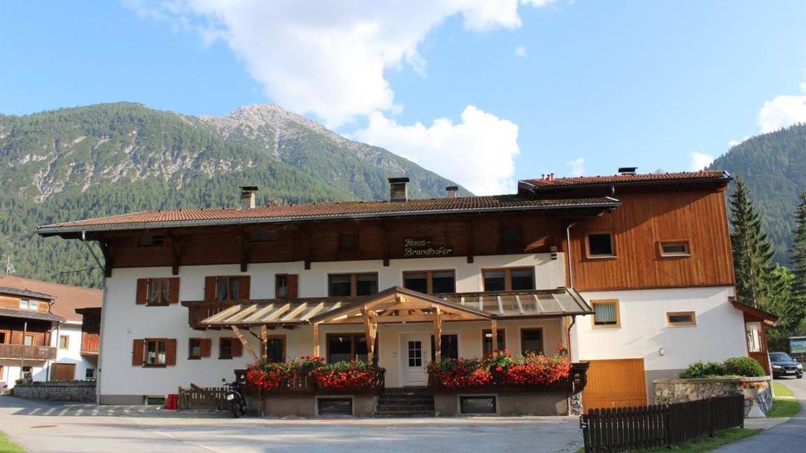 60 M² Ferienwohnung ∙ 2 Schlafzimmer ∙ 4 Gäste - Elbigenalp