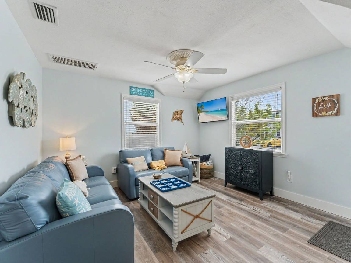 66 M² House ∙ 2 Bedrooms ∙ 5 Guests - Madeira Beach, FL