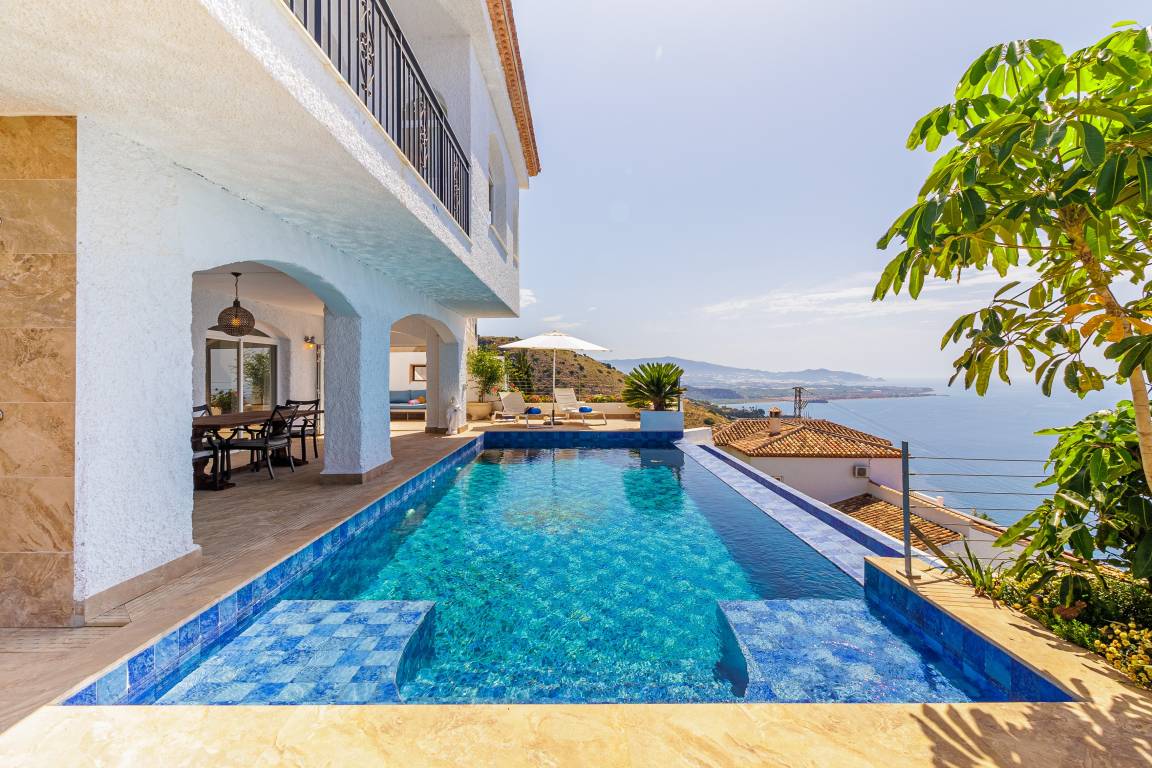 250 M² Villa ∙ 4 Makuuhuonetta ∙ 10 Vierasta - Salobreña