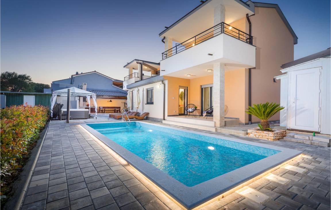 145 M² House ∙ 3 Bedrooms ∙ 8 Guests - Pula