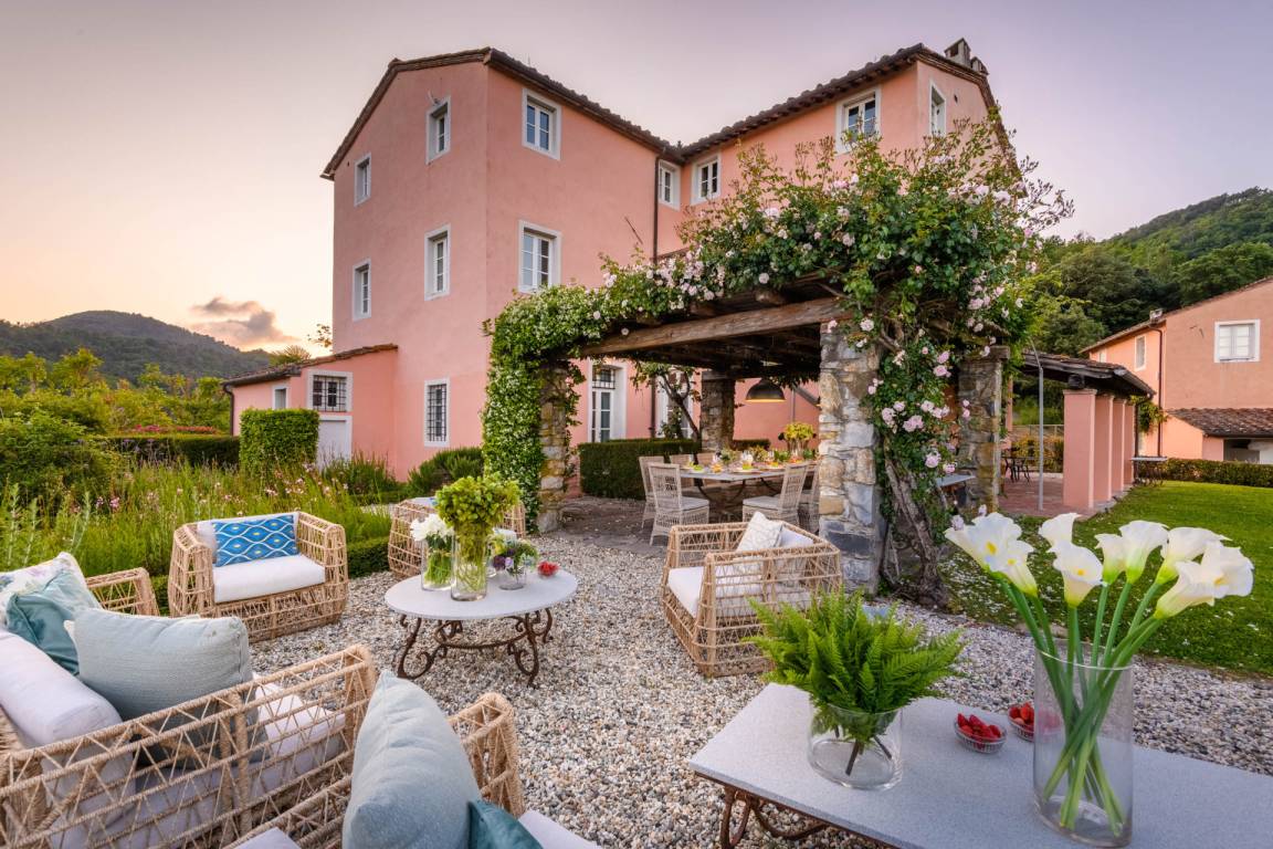 700 M² Villa ∙ 10 Habitaciones ∙ 20 Huéspedes - Lucca