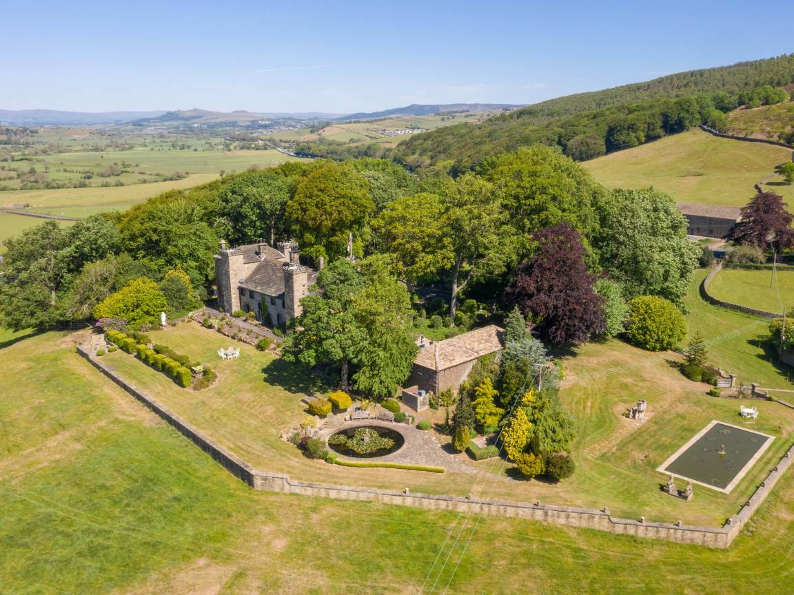 Cottage ∙ 10 Bedrooms ∙ 30 Guests - Keighley