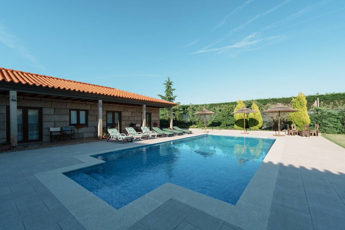 300 M² Villa ∙ 4 Chambres ∙ 8 Personnes - Armamar