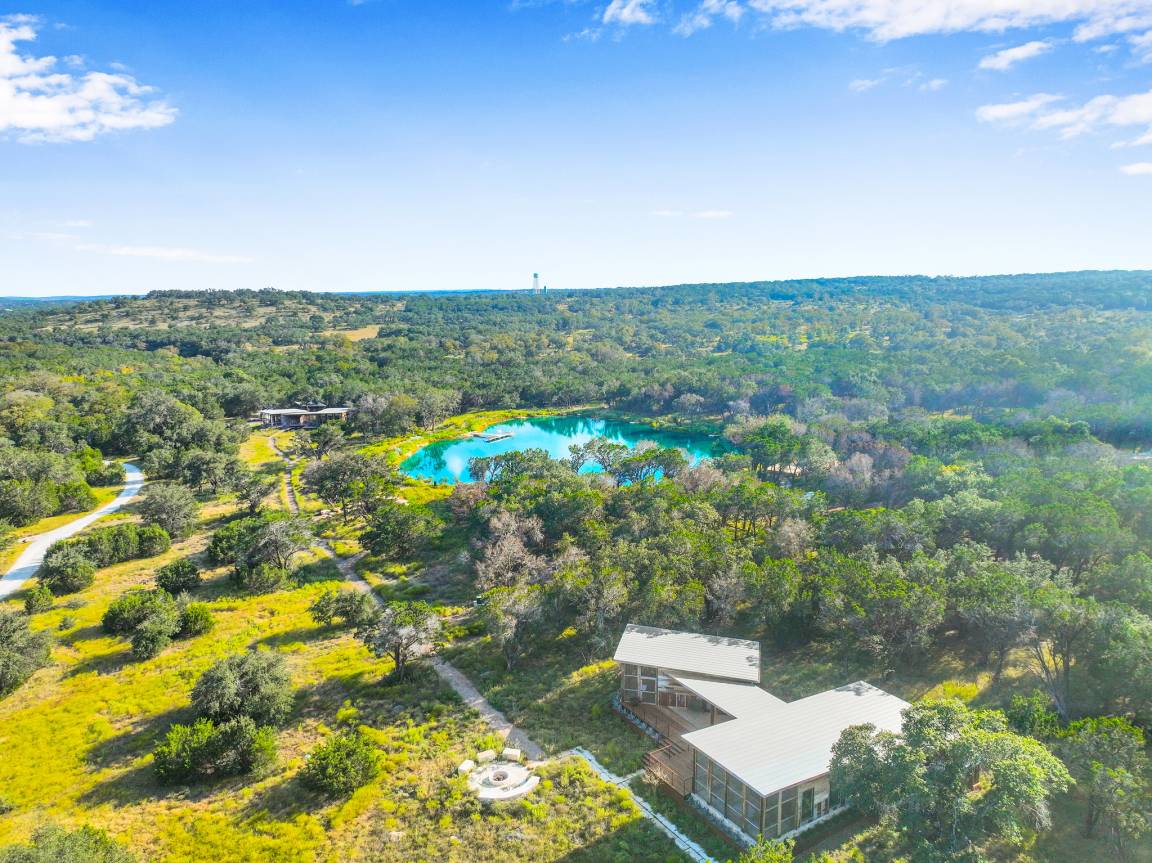 102 M² House ∙ 2 Bedrooms ∙ 4 Guests - Wimberley, TX