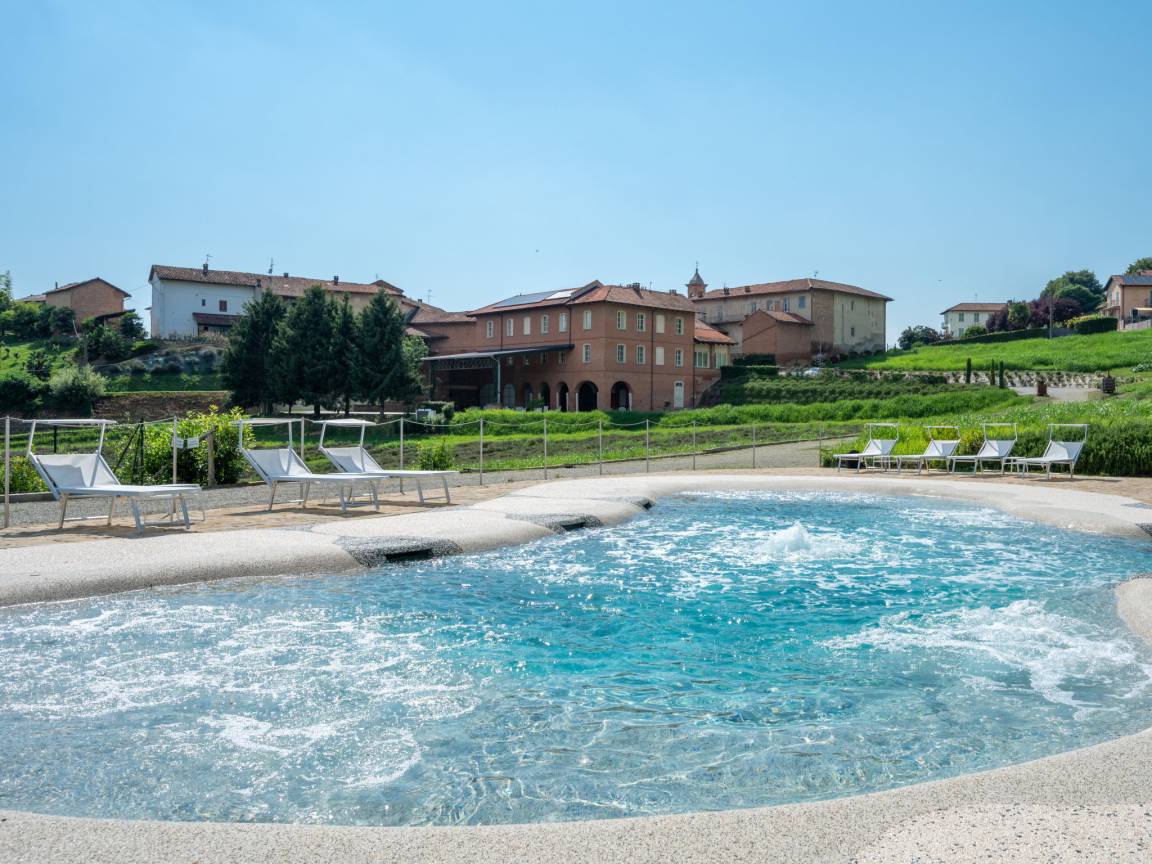 650 M² House ∙ 12 Bedrooms ∙ 35 Guests - Asti