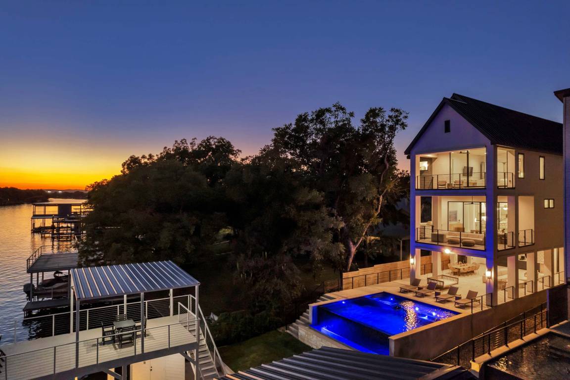 Apartment ∙ 5 Bedrooms ∙ 20 Guests - Kingsland, TX
