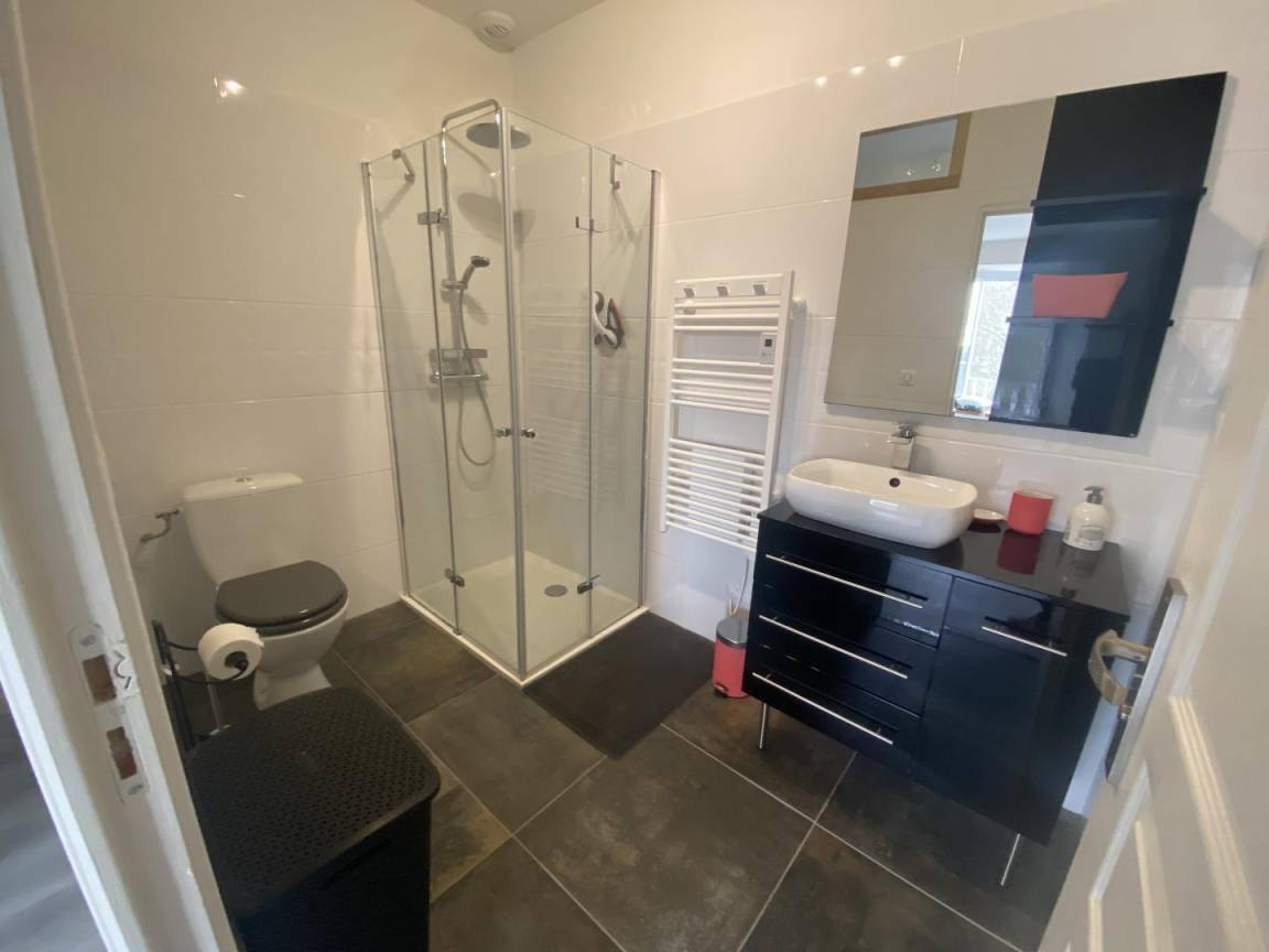 90 m² Gîte ∙ 1 Schlafzimmer ∙ 2 Gäste – Bild 11