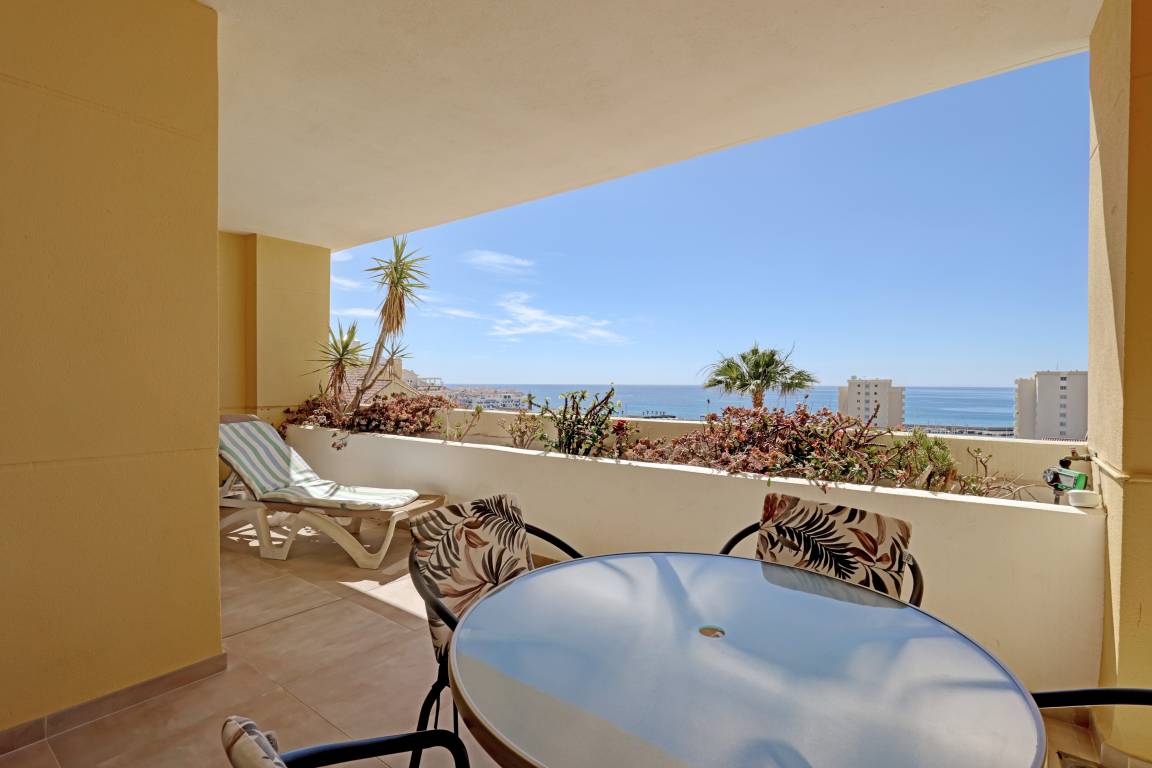100 M² Apartment ∙ 2 Bedrooms ∙ 4 Guests - Estepona