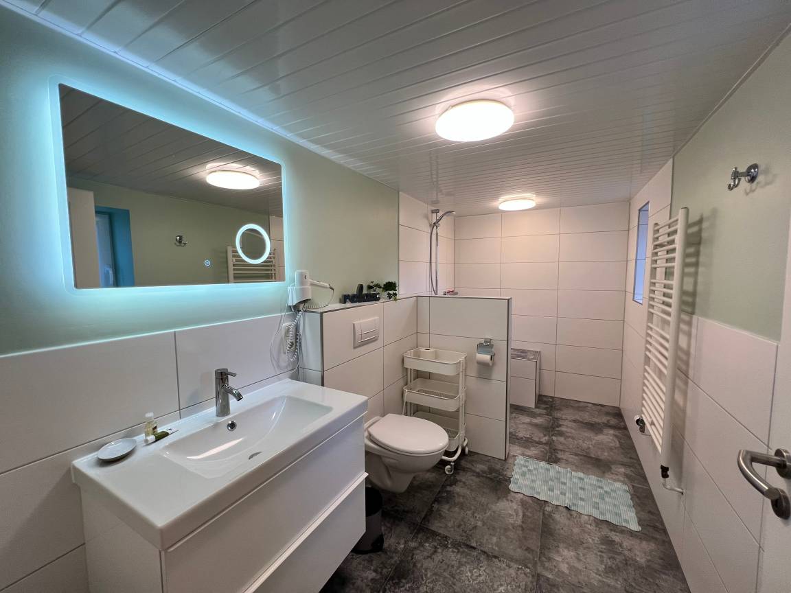 70 m² Ferienwohnung ∙ 1 Schlafzimmer ∙ 2 Gäste – Bild 4
