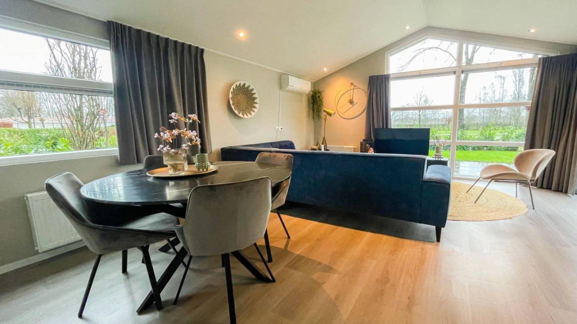 66 M² House ∙ 2 Bedrooms ∙ 4 Guests - Eindhoven