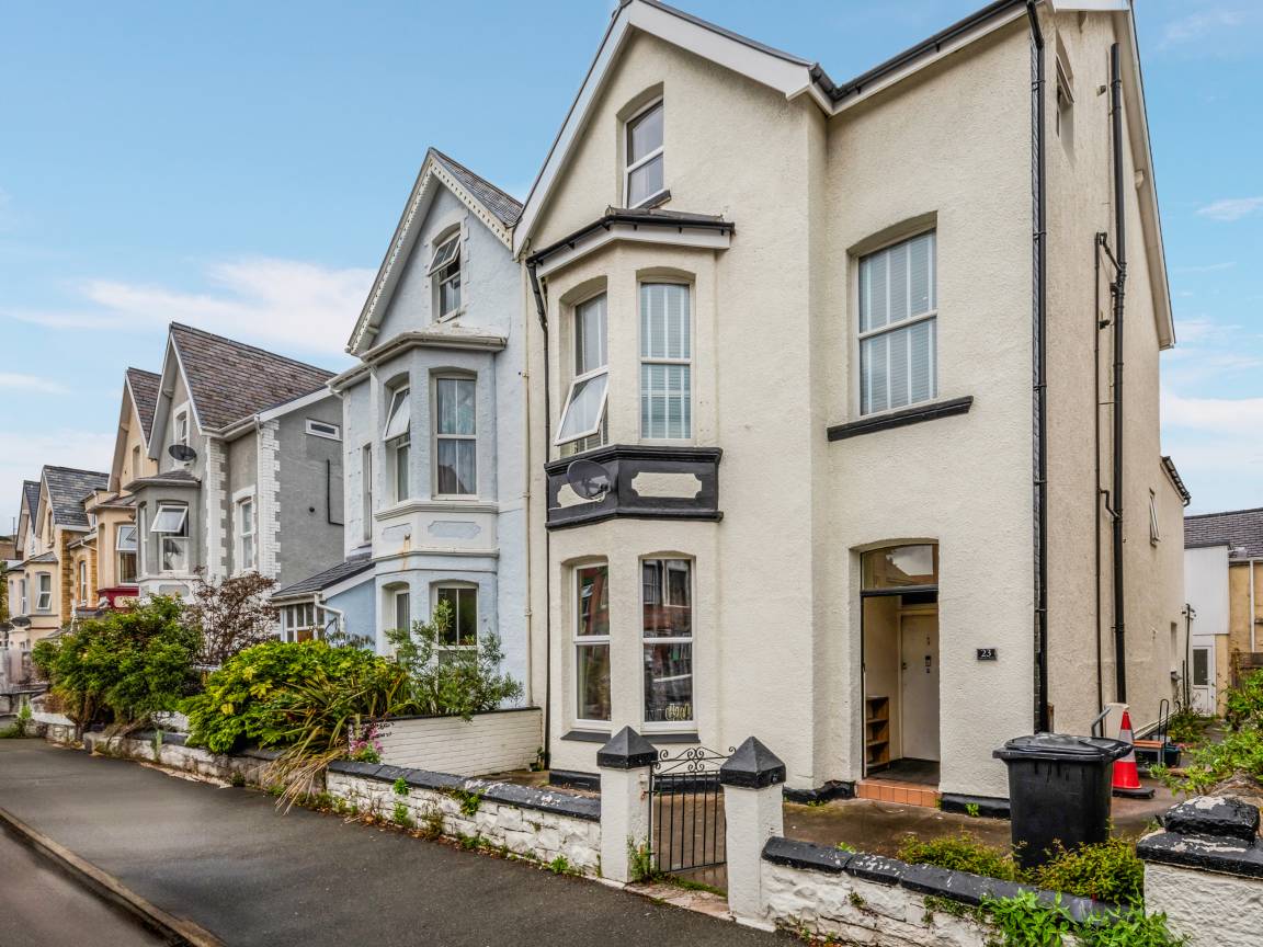 Apartment ∙ 2 Bedrooms ∙ 4 Guests - Llandudno