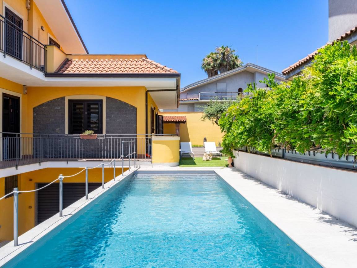 300 M² Huis ∙ 4 Slaapkamers ∙ 11 Gasten - Mascali