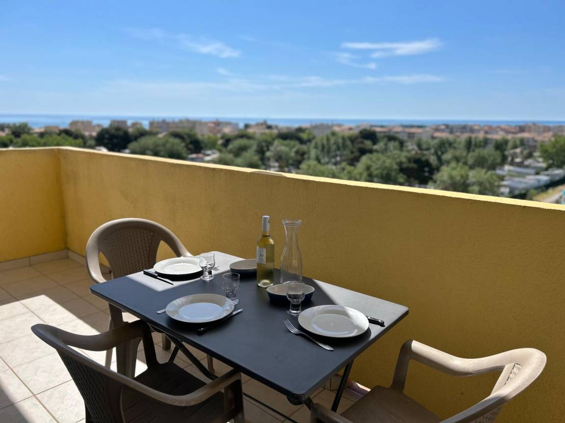 70 M² Apartamento ∙ 2 Habitaciones ∙ 4 Huéspedes - Narbona