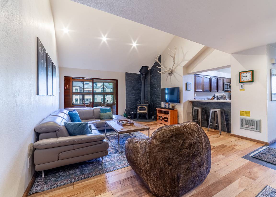 81 M² Condo ∙ 1 Bedroom ∙ 4 Guests - California