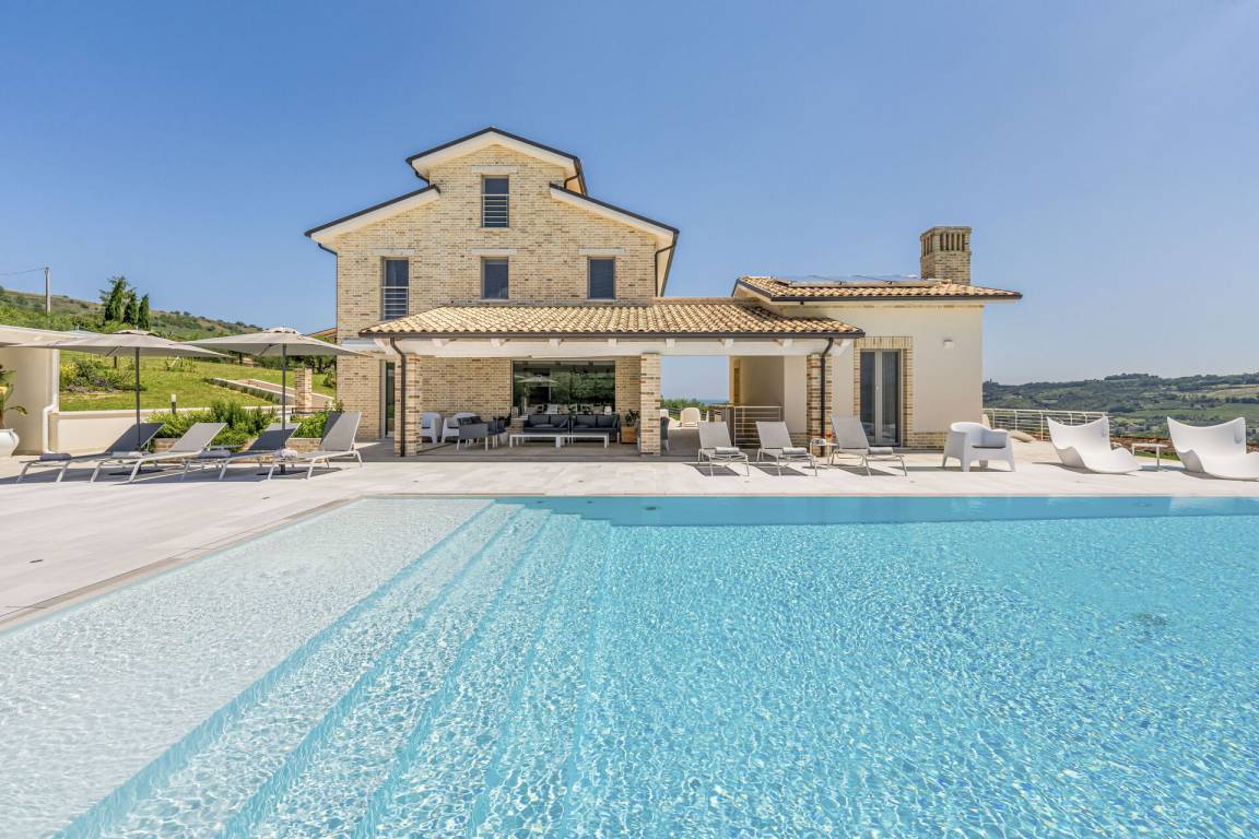 420 m&sup2; Villa 7 Schlafzimmer 14 G&auml;ste