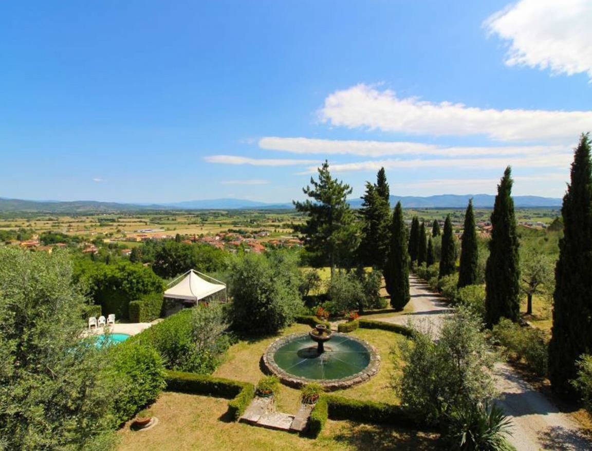 Casa a Monte San Savino con giardino, barbecue e piscina