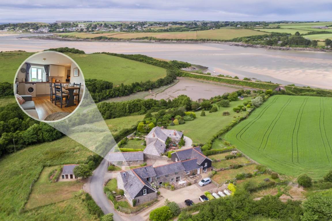 Cottage ∙ 2 Bedrooms ∙ 4 Guests - Polzeath Beach
