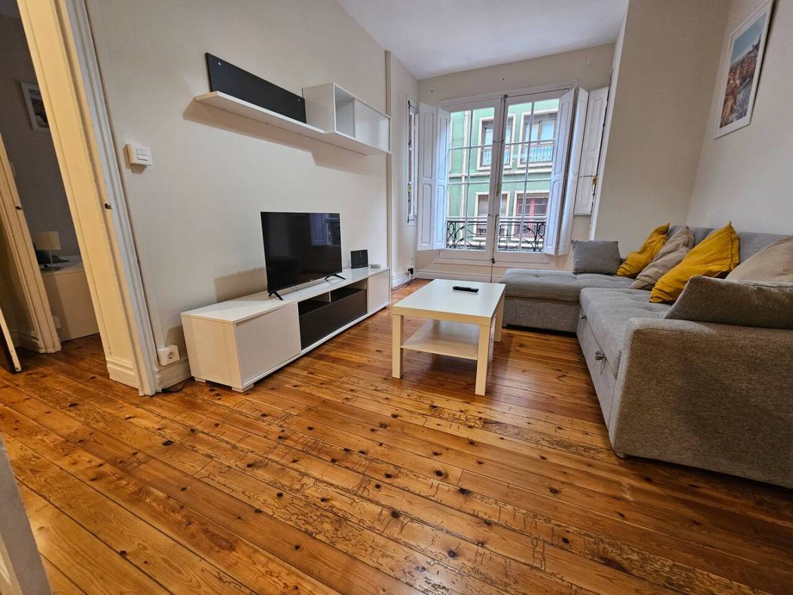 121 M² Apartment ∙ 4 Bedrooms ∙ 9 Guests - Gijón