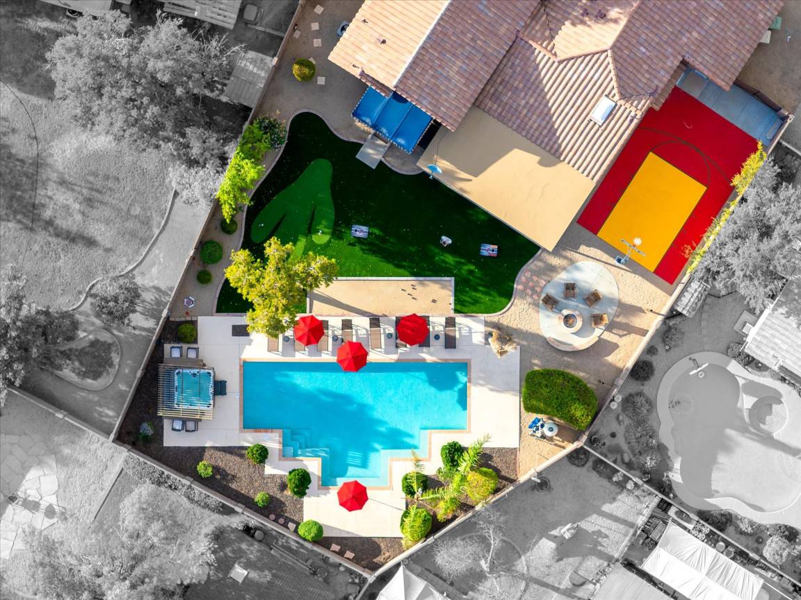 Apartment ∙ 6 Bedrooms ∙ 18 Guests - Glendale, AZ