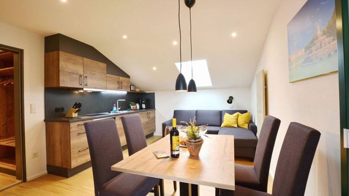 61 M² Ferienwohnung ∙ 1 Schlafzimmer ∙ 4 Gäste - Chiemsee