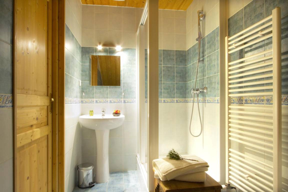 300 m² Chalet ∙ 8 Schlafzimmer ∙ 15 Gäste – Bild 9