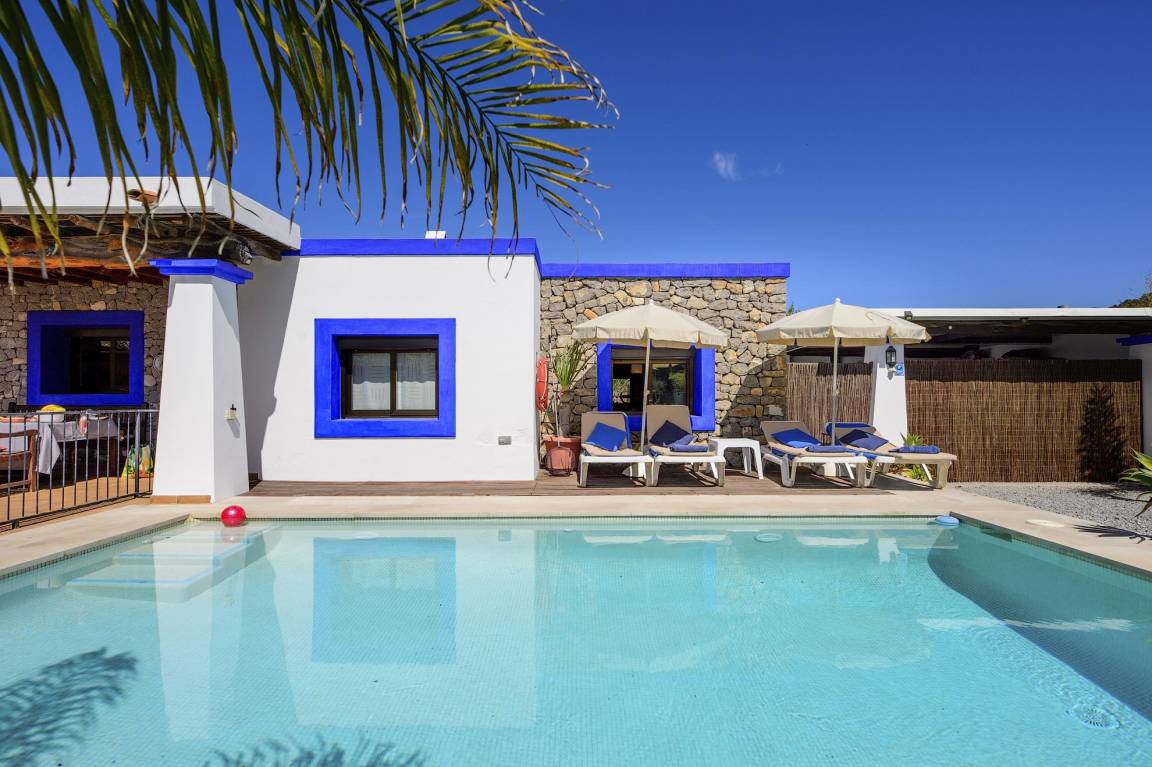 200 M² Villa ∙ 3 Bedrooms ∙ 4 Guests - Ibiza