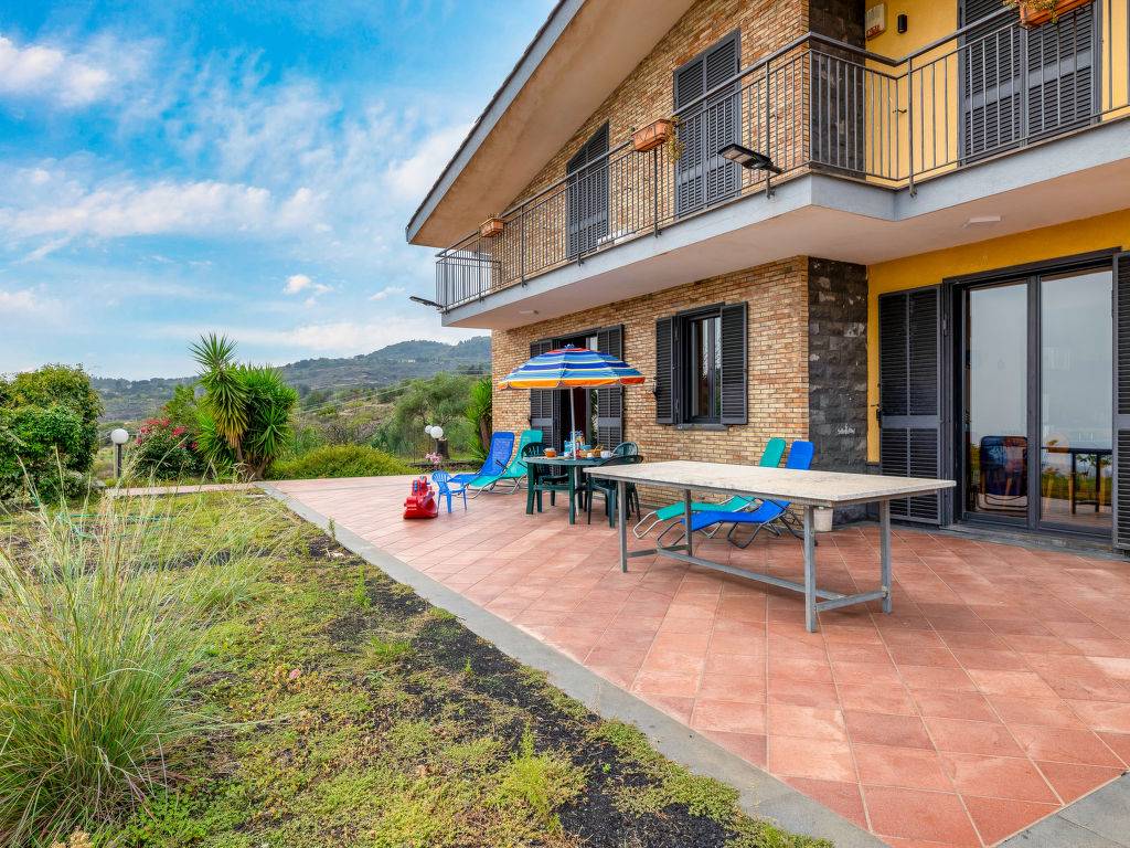 Piacevole casa con barbecue, terrazza e giardino + vista panoramica