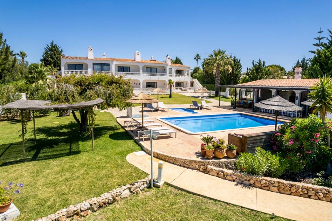 Villa ∙ 16 Bedrooms ∙ 40 Guests - Portugal