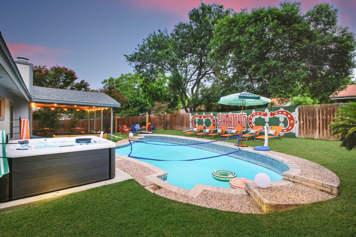 Apartment ∙ 3 Bedrooms ∙ 12 Guests - Universal City, TX