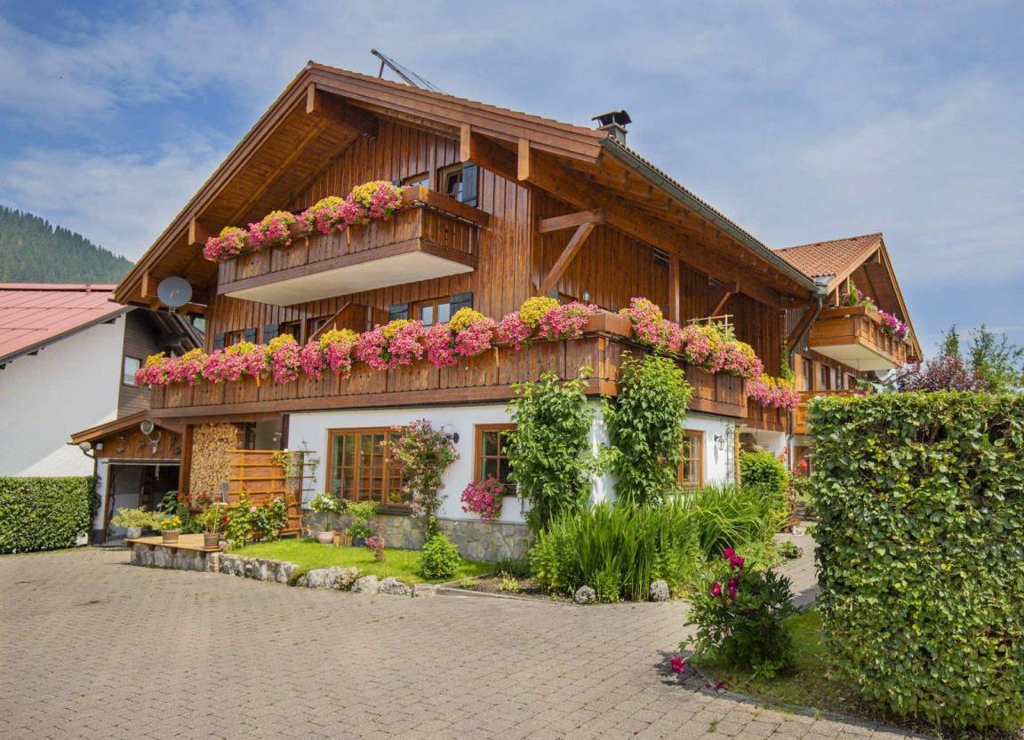 60 M² Ferienwohnung ∙ 2 Schlafzimmer ∙ 4 Gäste - Schattwald