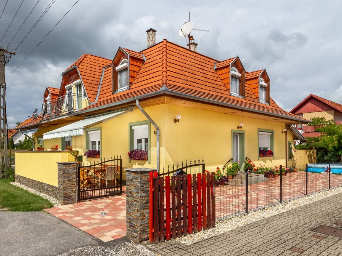 100 M² Ferienhaus ∙ 4 Schlafzimmer ∙ 8 Gäste - Vonyarcvashegy