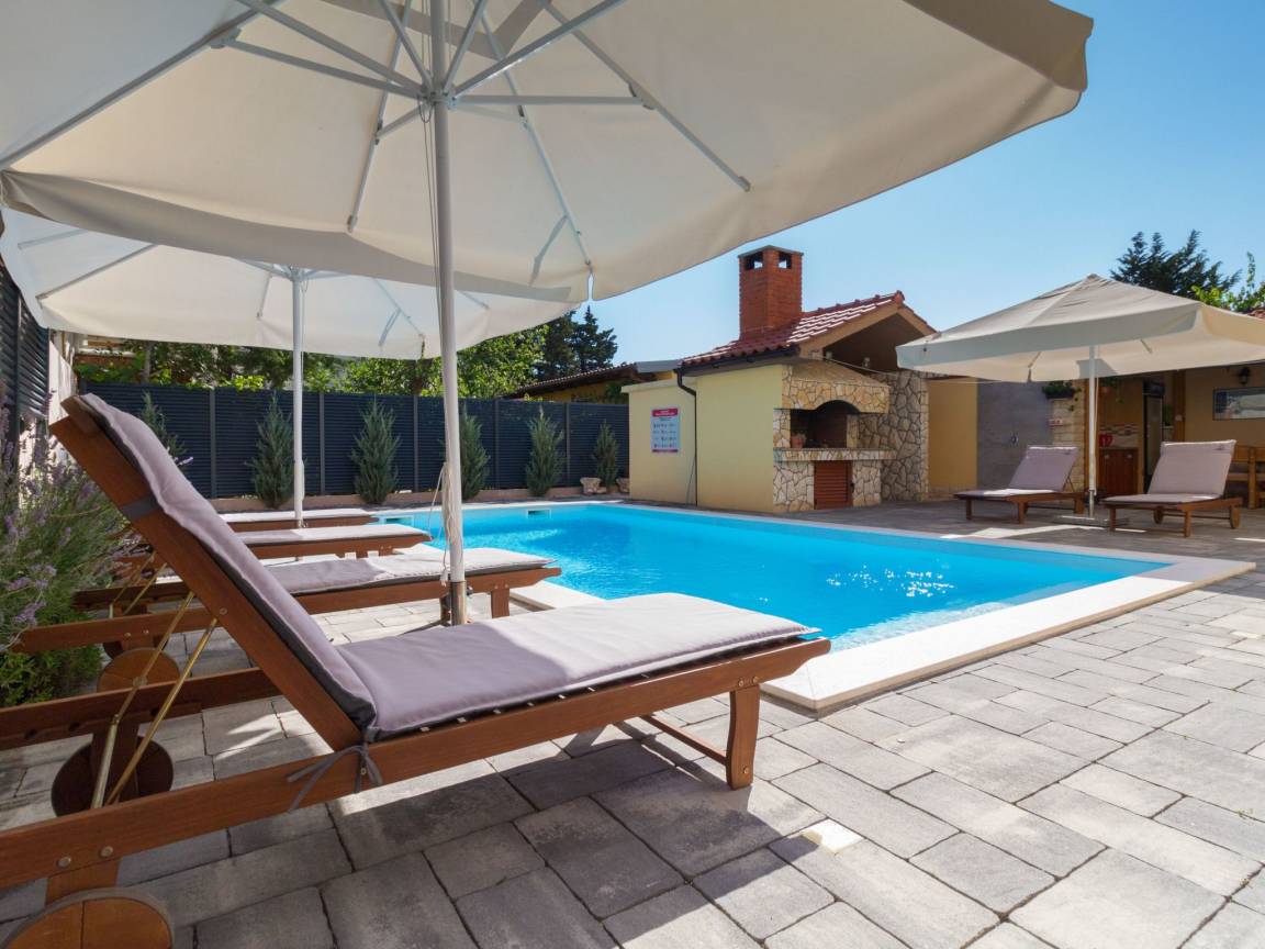 140 M² House ∙ 4 Bedrooms ∙ 10 Guests - Zadar