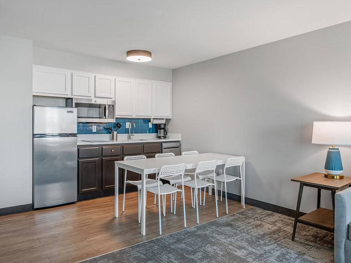 Hotel ∙ 1 Bedroom ∙ 4 Guests - Citrus Heights, CA