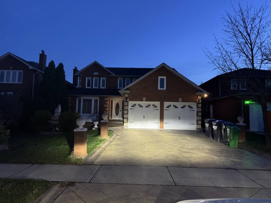 204 M² House ∙ 4 Bedrooms ∙ 8 Guests - Mississauga